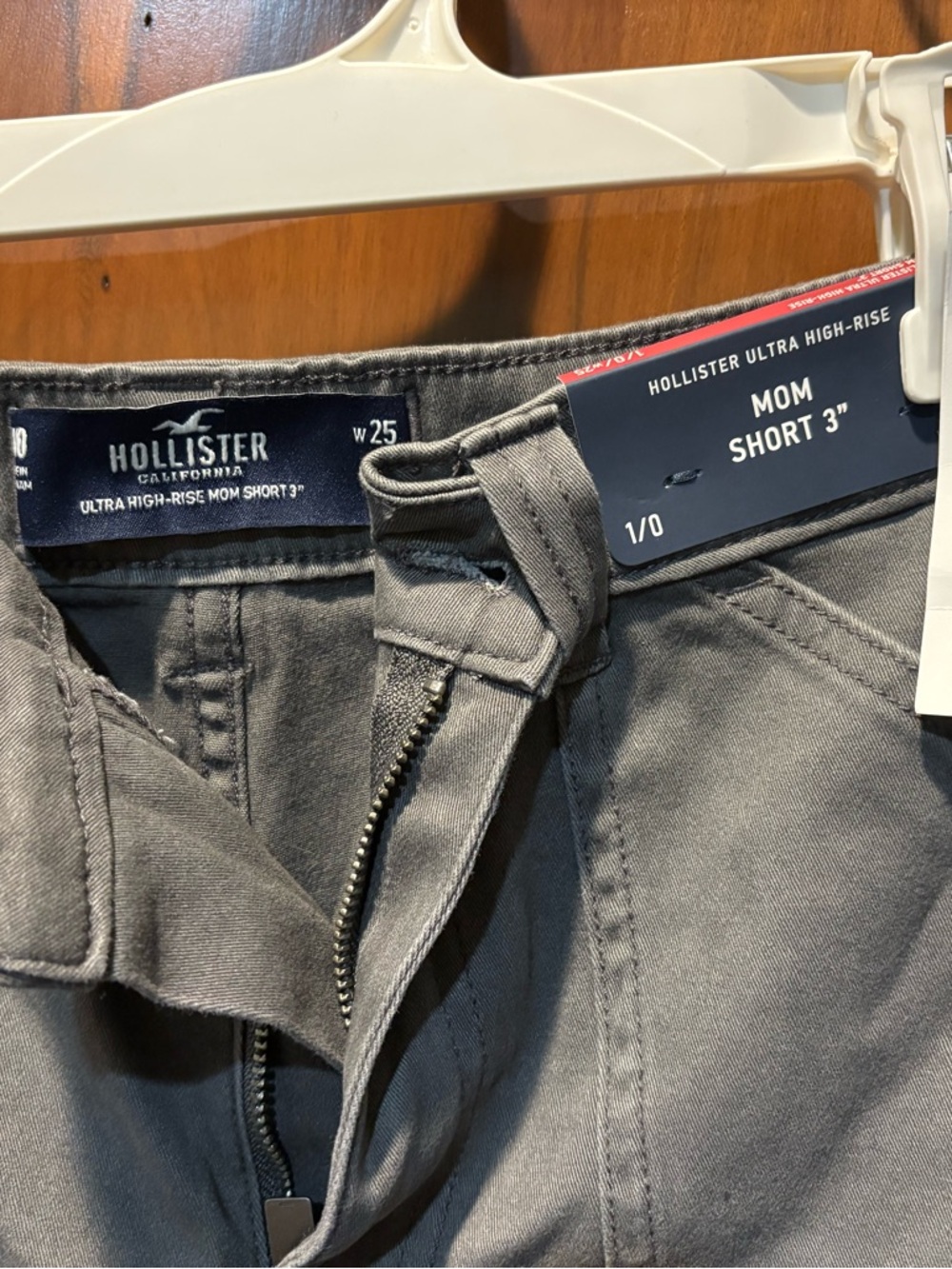 Hollister  short